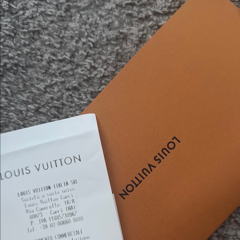 Louis Vuitton Black Crossbody Bag with Textured Leather - Picture 2 of 15